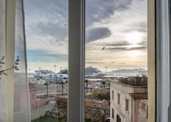 Cagliari Central Rooms With Port View